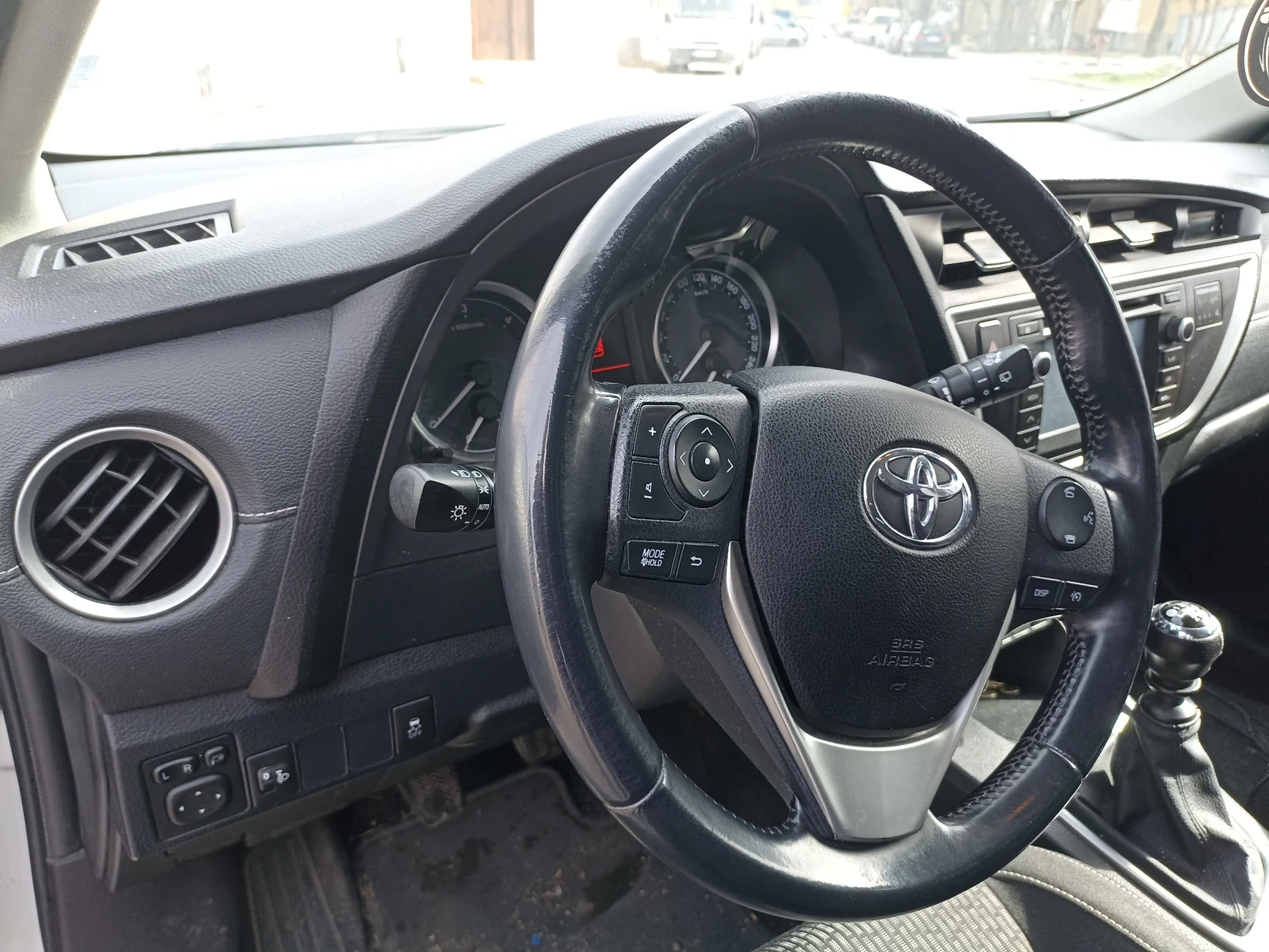 Toyota Auris 2.0d 124  - изображение 10