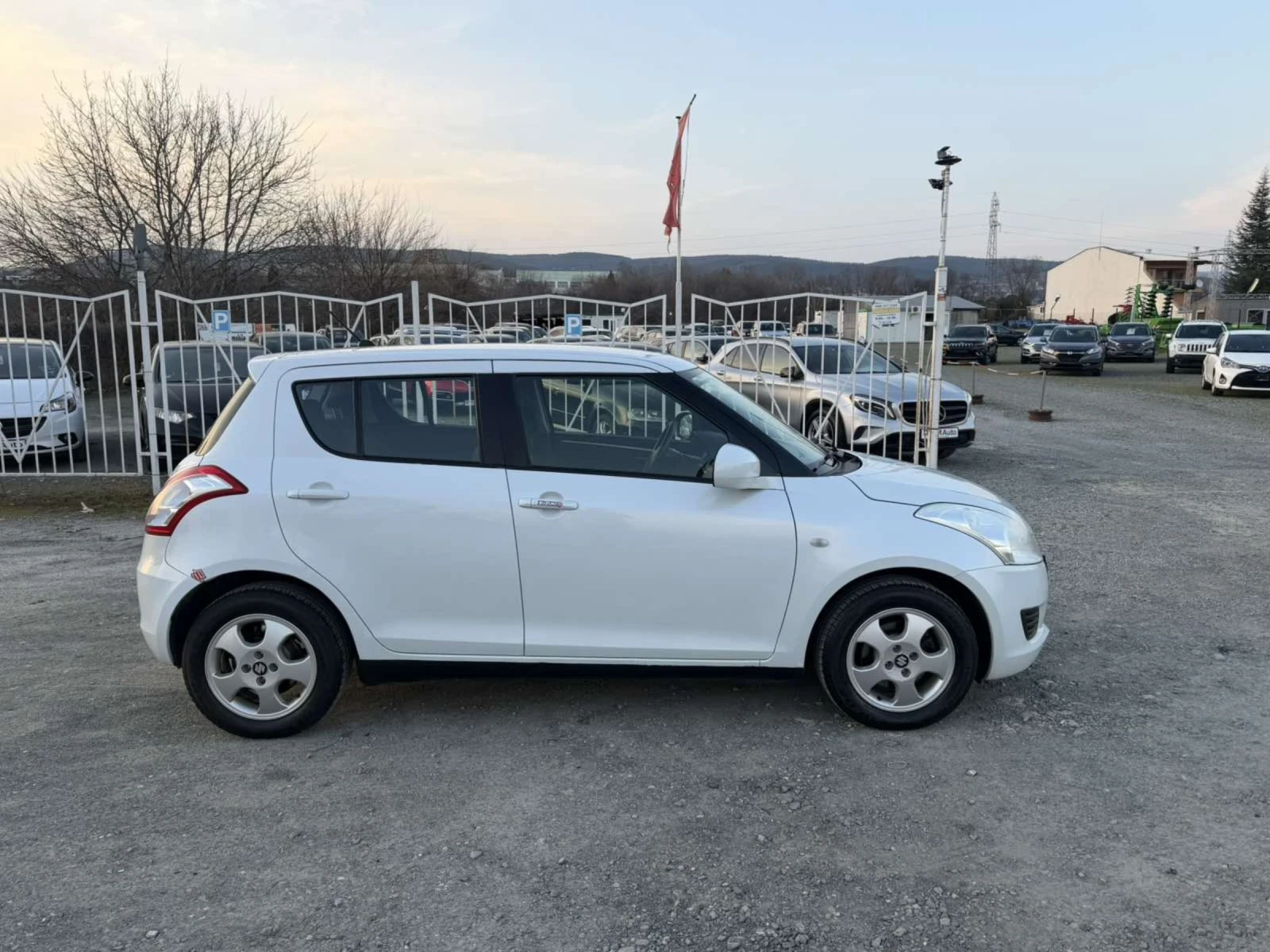 Suzuki Swift 1.2-90 КС 4х4 БЕНЗИН FACELIFT ЕВРО5А, снимка 4 - Автомобили и джипове - 53179604