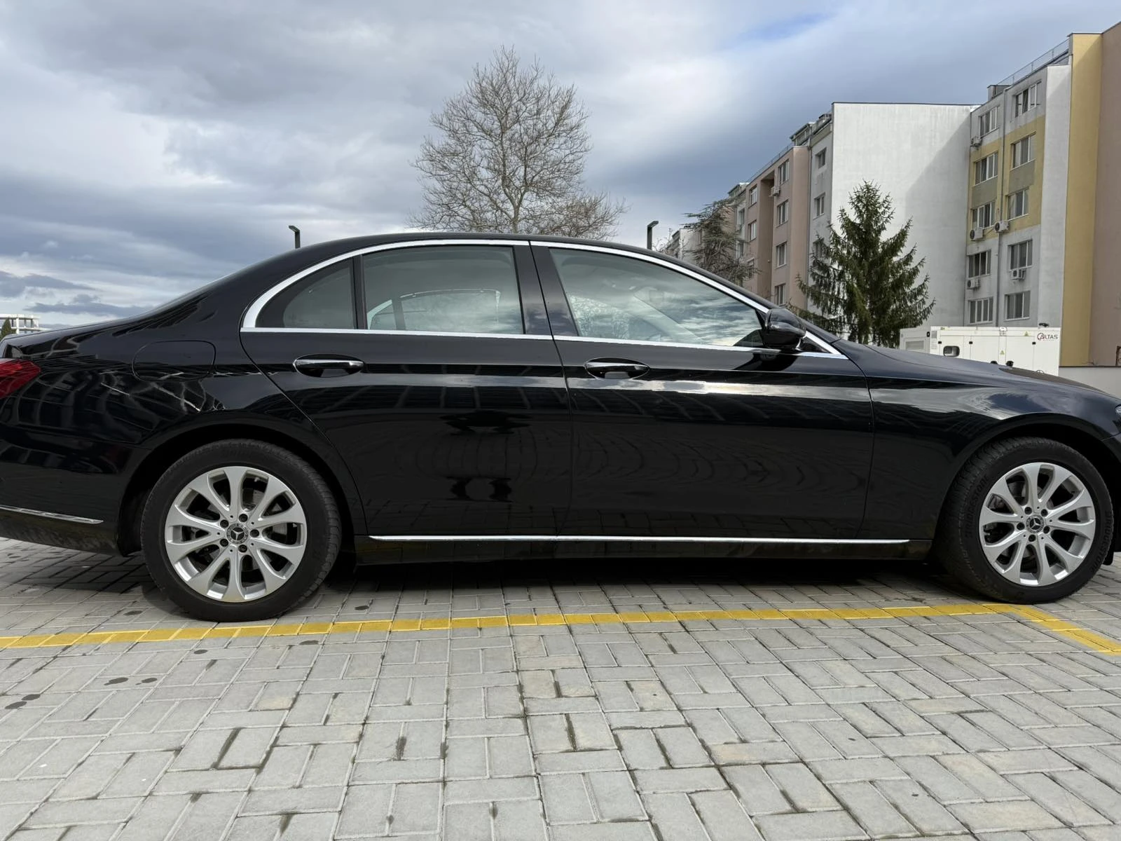 Mercedes-Benz E 220, снимка 7 - Автомобили и джипове - 53741026