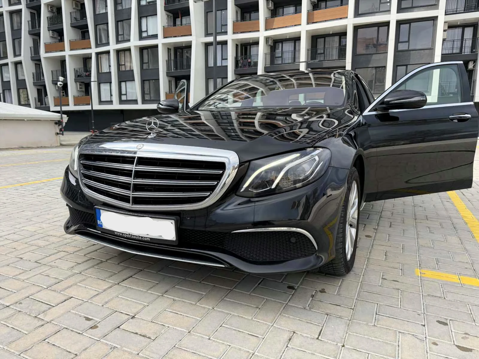 Mercedes-Benz E 220, снимка 11 - Автомобили и джипове - 53741026