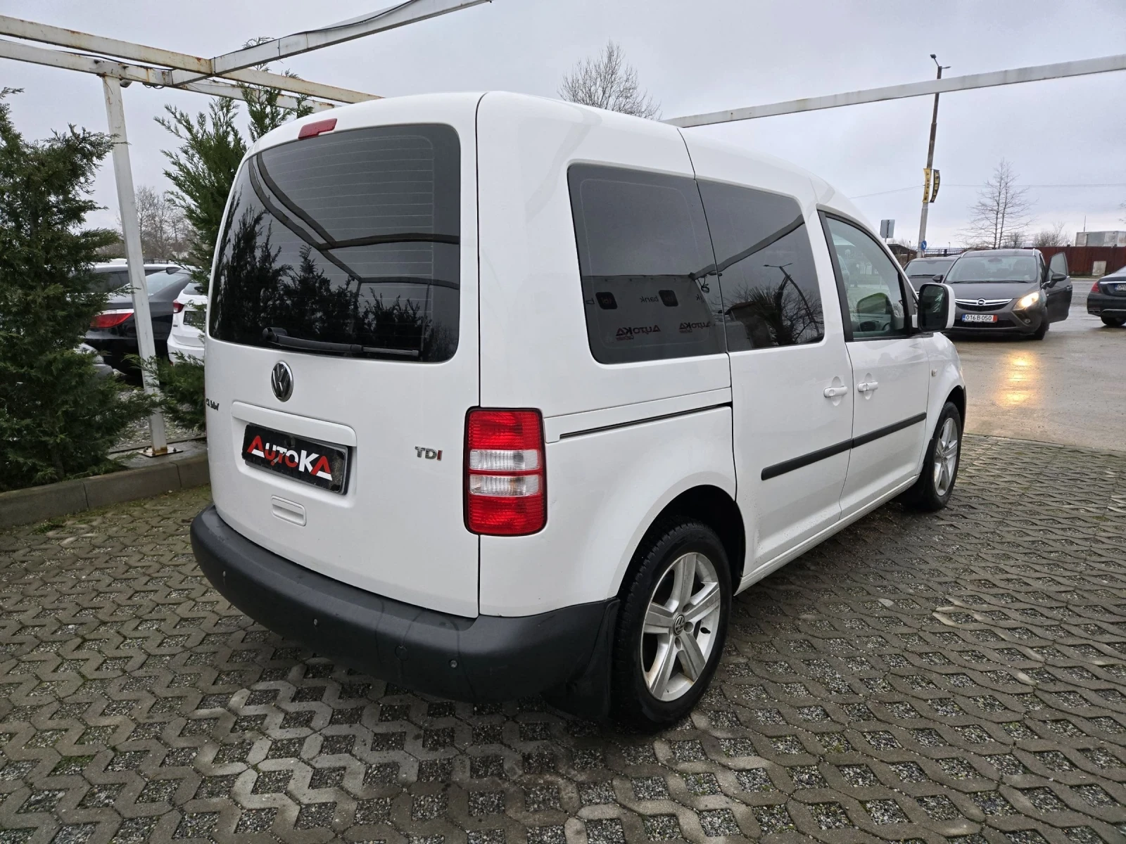 VW Caddy 1.6TDI-102кс= ПЪТНИЧЕСКИ= КЛИМАТИК - изображение 3