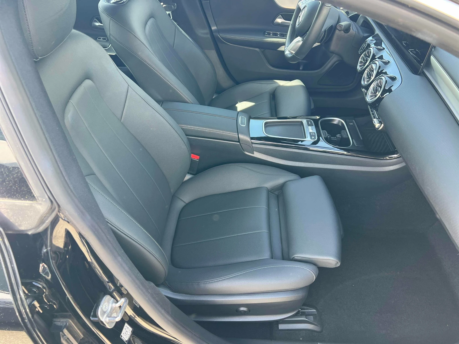 Mercedes-Benz CLA, снимка 9 - Автомобили и джипове - 54205200