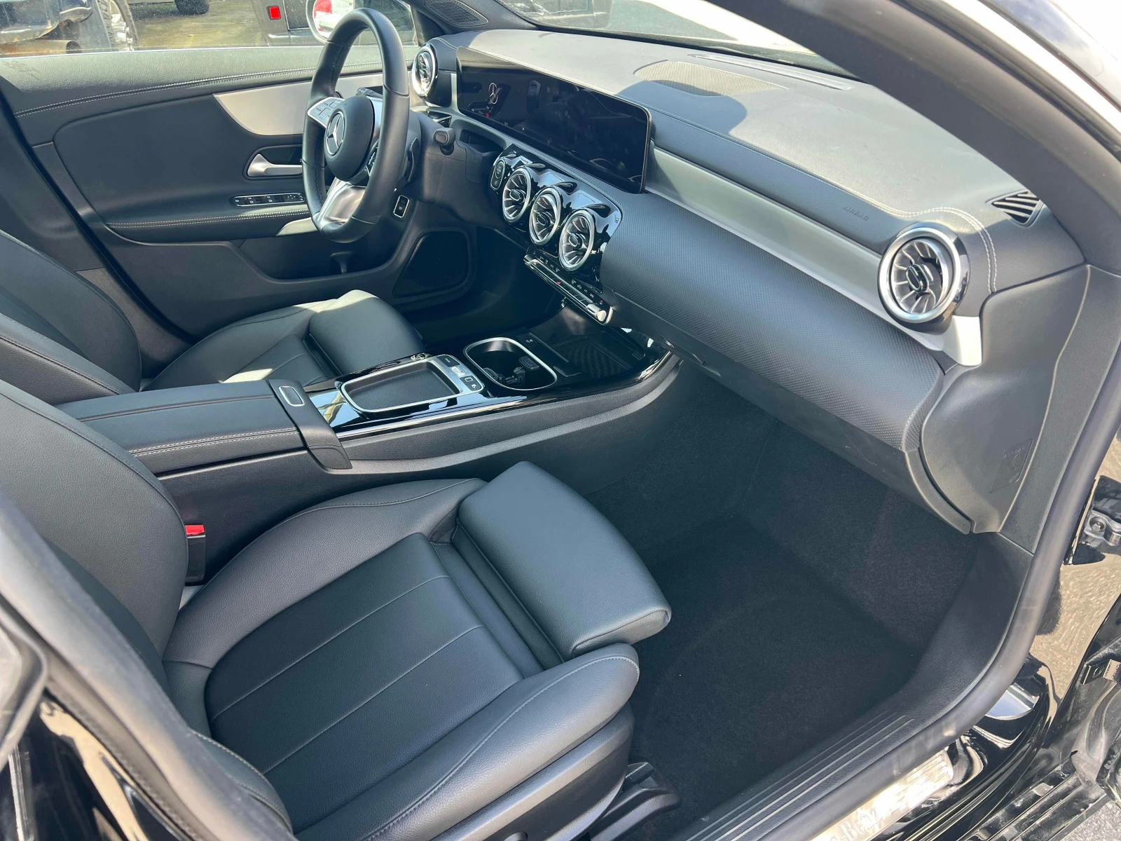 Mercedes-Benz CLA, снимка 10 - Автомобили и джипове - 54205200