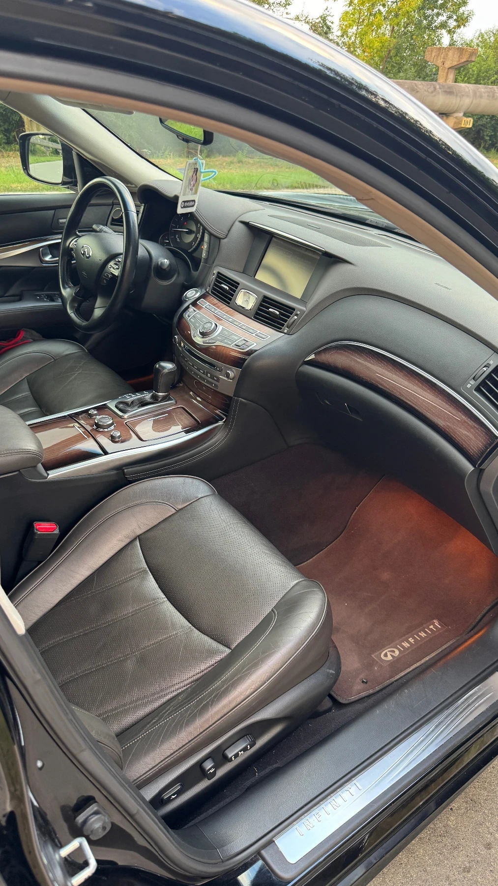Infiniti M 30d, снимка 9 - Автомобили и джипове - 55343109