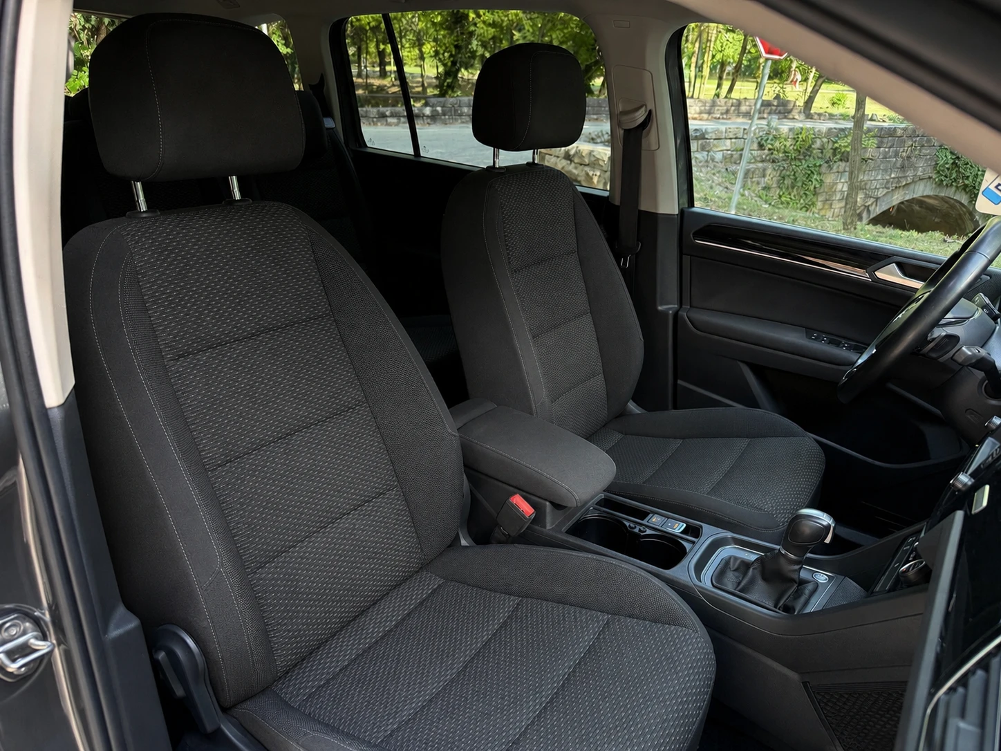 VW Touran 2.0TDI* 78000КМ!!!* 7 МЕСТЕН* HIGHLINE* DIST* DSG*, снимка 10 - Автомобили и джипове - 55644692