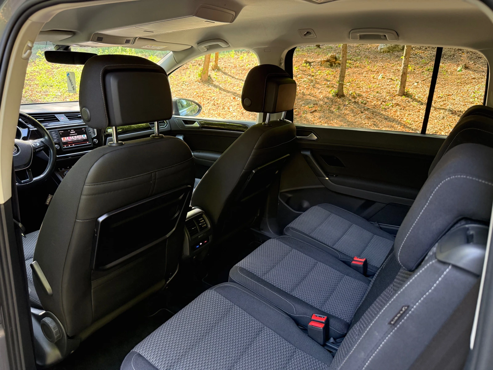 VW Touran 2.0TDI* 78000КМ!!!* 7 МЕСТЕН* HIGHLINE* DIST* DSG*, снимка 12 - Автомобили и джипове - 55644692