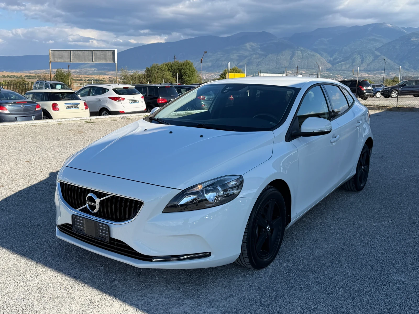 Volvo V40 R-Design! 2.0d!! 144k km!!!, снимка 7 - Автомобили и джипове - 56201368