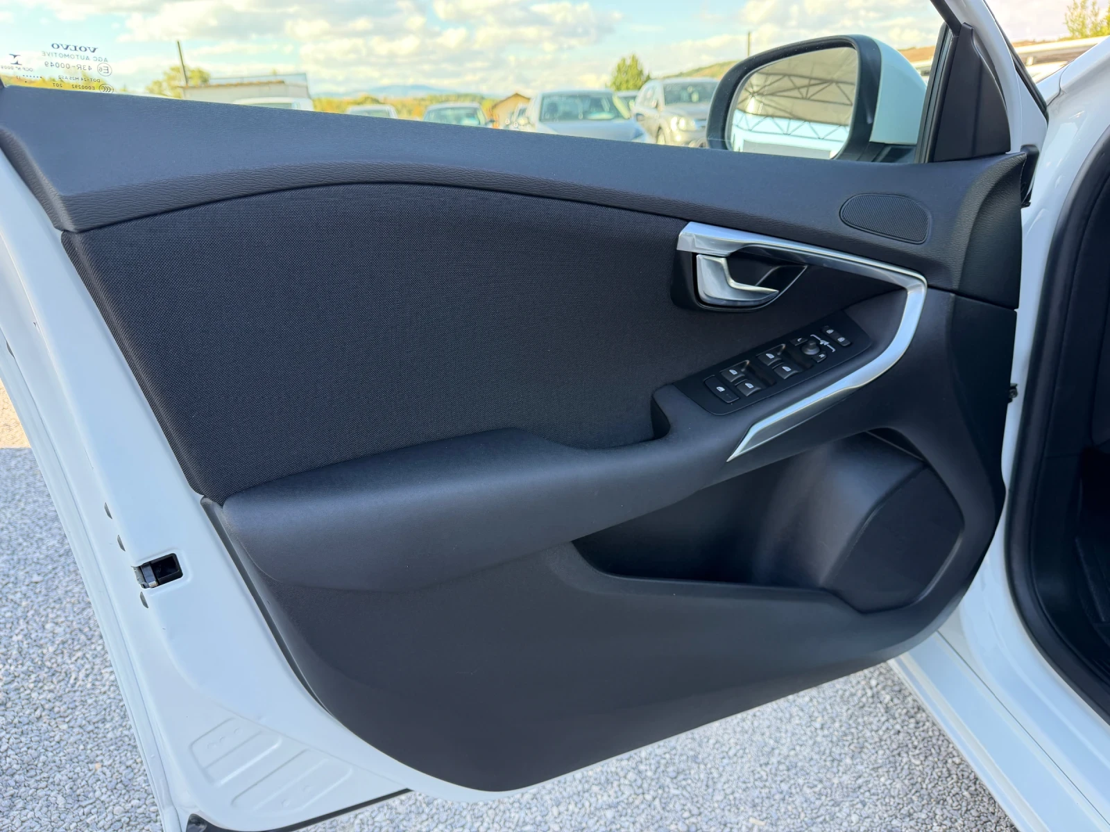 Volvo V40 R-Design! 2.0d!! 144k km!!!, снимка 14 - Автомобили и джипове - 56201368