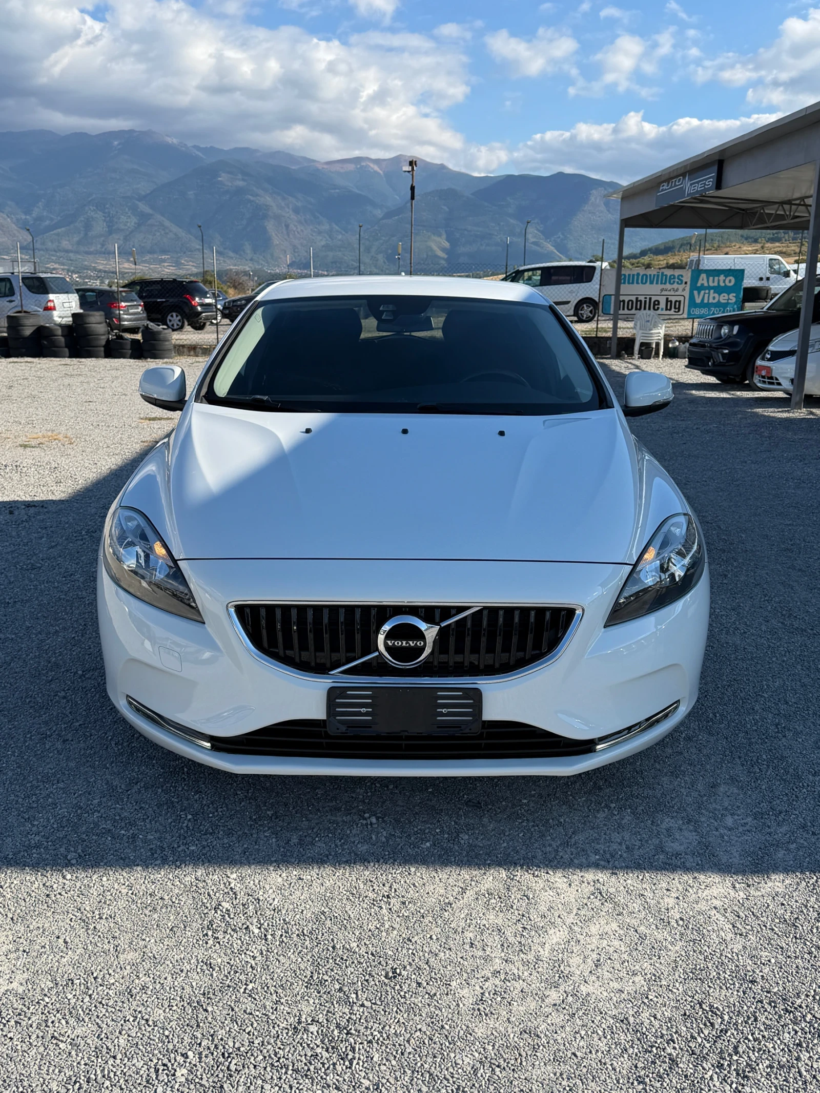 Volvo V40 R-Design! 2.0d!! 144k km!!!, снимка 2 - Автомобили и джипове - 56201368