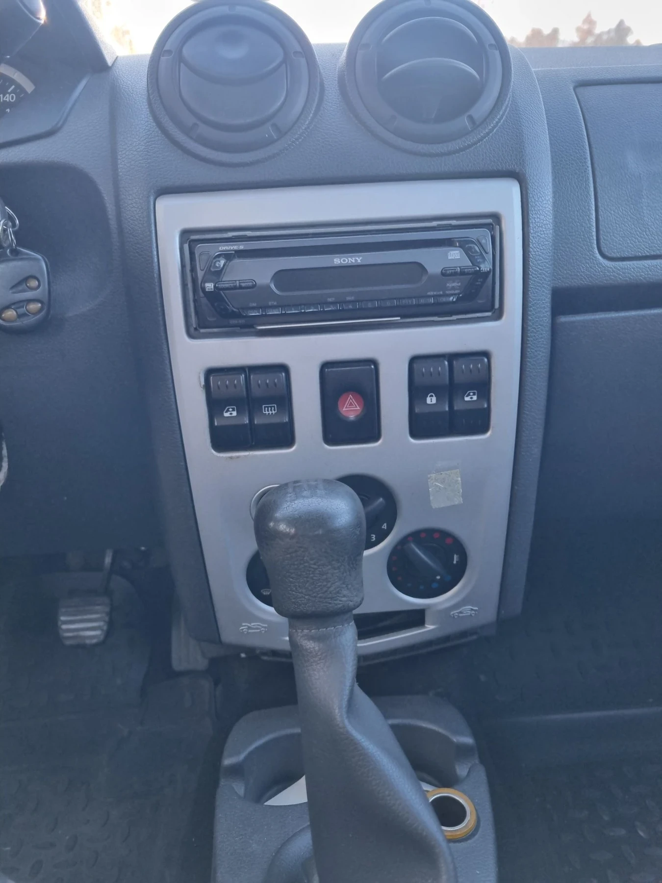 Dacia Logan 1.5 dci, снимка 12 - Автомобили и джипове - 56649766