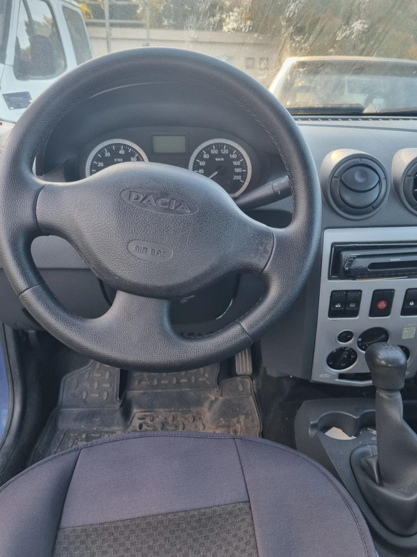 Dacia Logan 1.5 dci, снимка 10 - Автомобили и джипове - 56649766