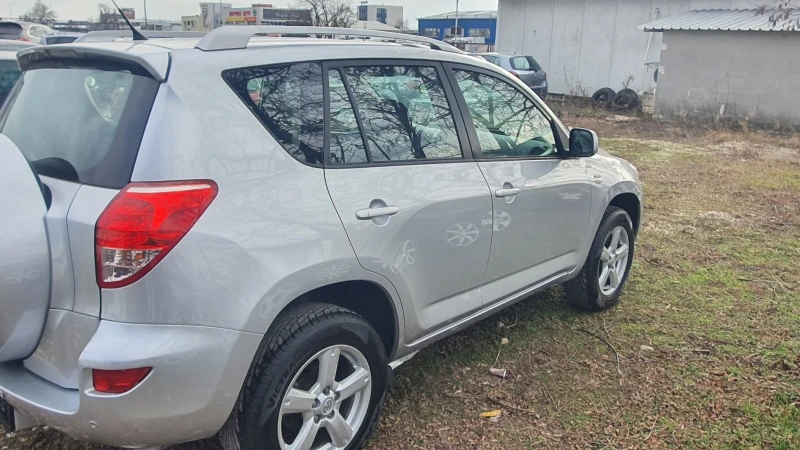 Toyota Rav4, снимка 5 - Автомобили и джипове - 47408890