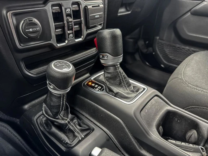 Jeep Wrangler Unlimited Sahara 4WD* Камера* CarPlay* , снимка 15 - Автомобили и джипове - 52554378