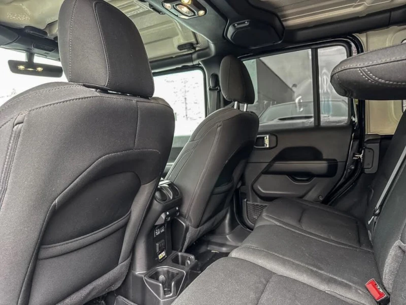 Jeep Wrangler Unlimited Sahara 4WD* Камера* CarPlay* , снимка 16 - Автомобили и джипове - 52554378