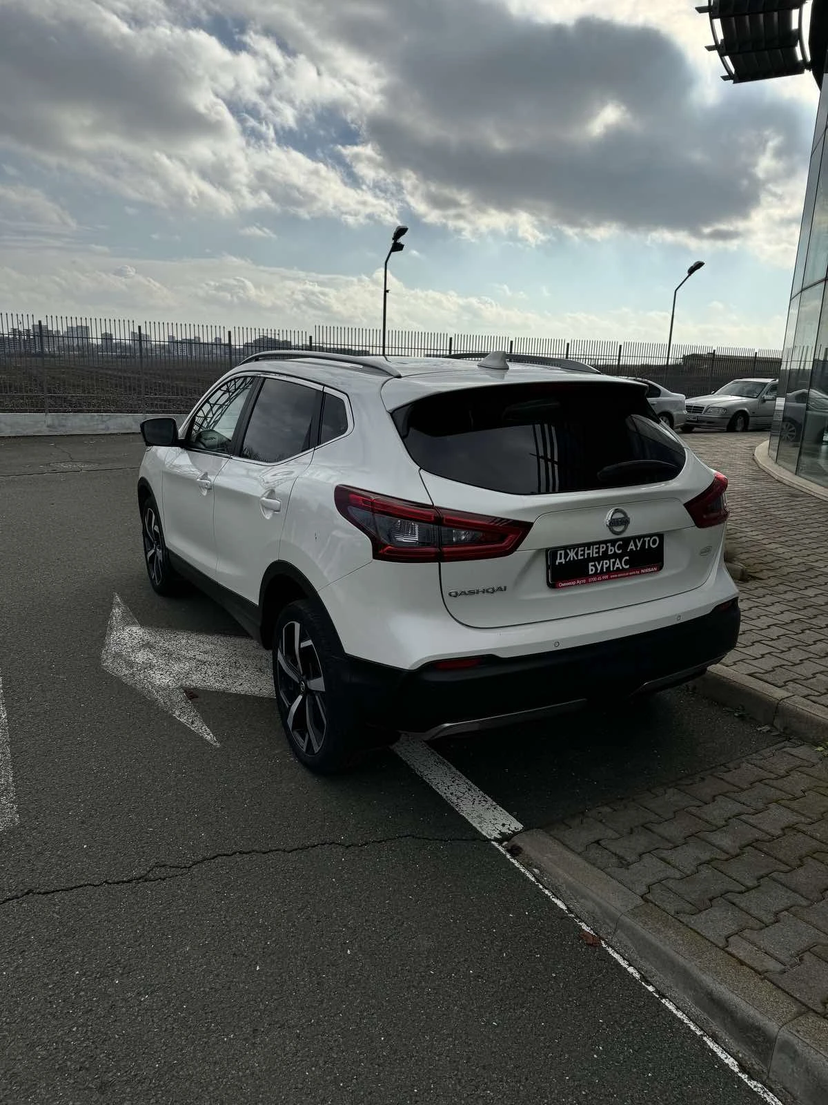 Nissan Qashqai 1, 6 130 кс Automatic - изображение 4