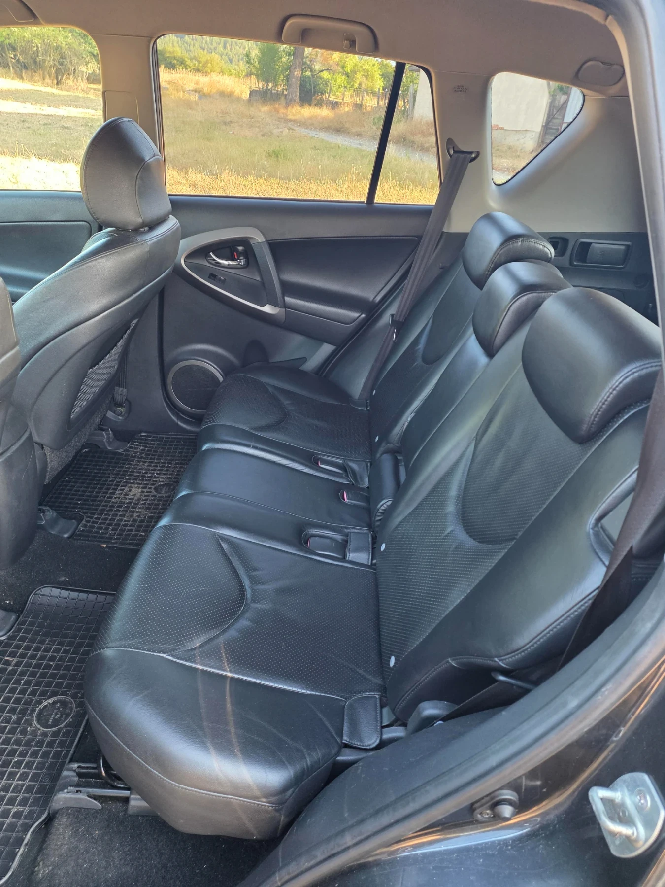 Toyota Rav4 2.2D-Cat KEYLESS, снимка 11 - Автомобили и джипове - 56203976