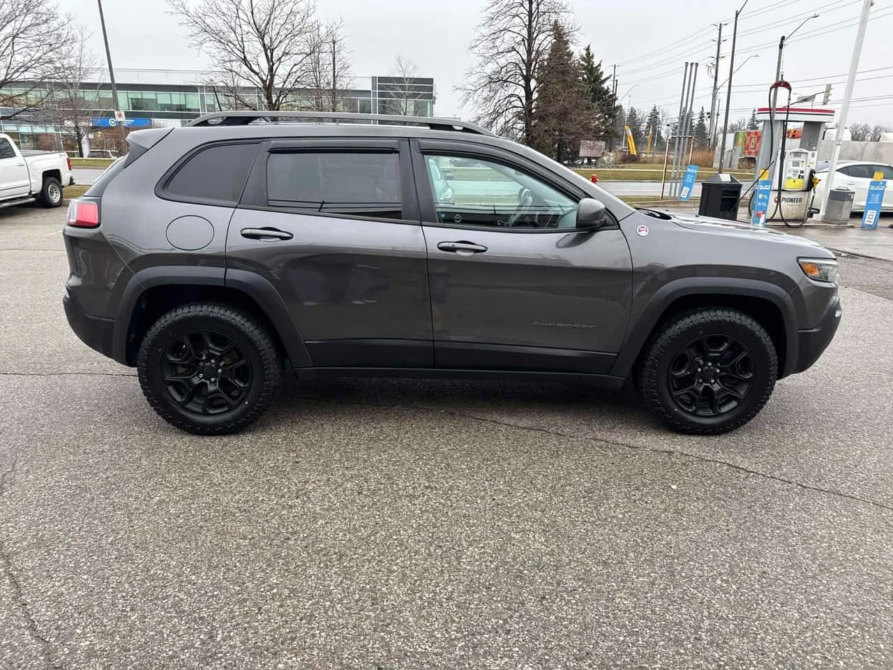 Jeep Cherokee * Trailhawk Elite * ПАНОРАМА* ПОДГРЕВИ* ОБДУХВАНЕ*, снимка 3 - Автомобили и джипове - 53962564