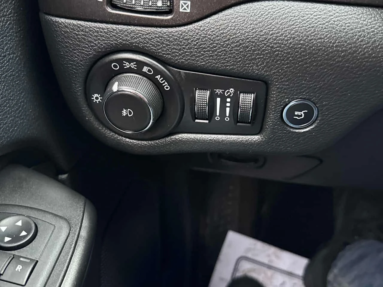 Jeep Cherokee * Trailhawk Elite * ПАНОРАМА* ПОДГРЕВИ* ОБДУХВАНЕ*, снимка 16 - Автомобили и джипове - 53962564