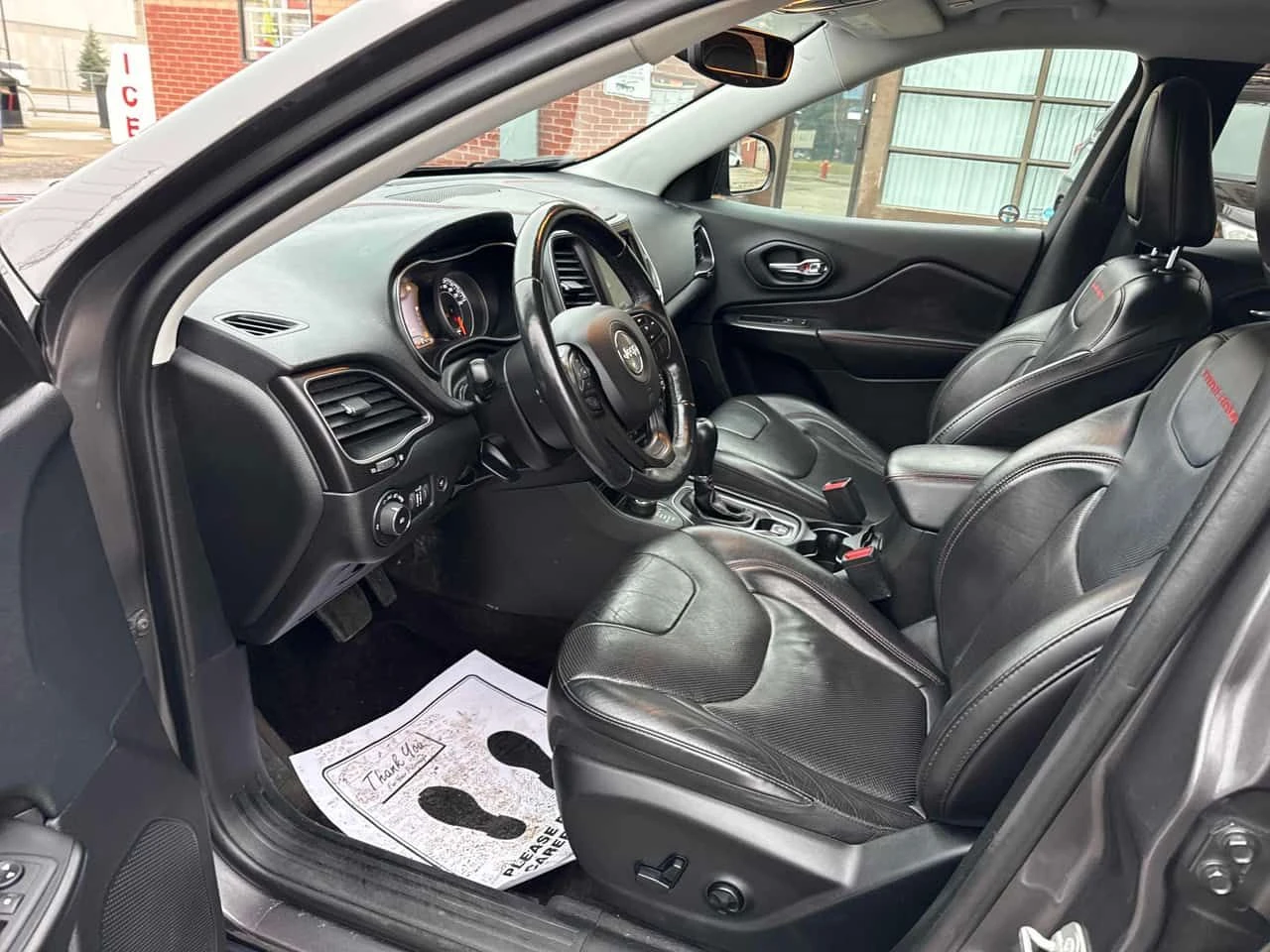 Jeep Cherokee * Trailhawk Elite * ПАНОРАМА* ПОДГРЕВИ* ОБДУХВАНЕ*, снимка 8 - Автомобили и джипове - 53962564