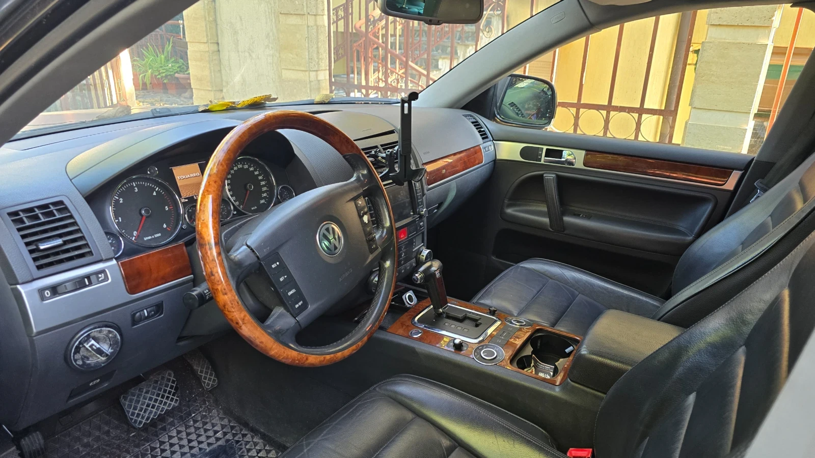 VW Touareg, снимка 6 - Автомобили и джипове - 56306587