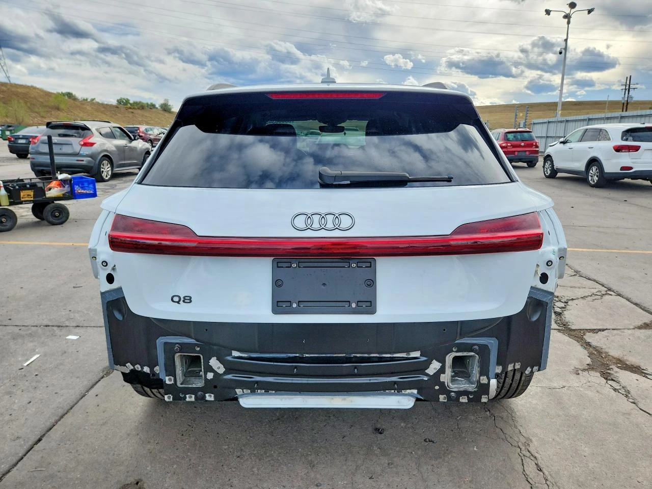 Audi Q8 E-Tron Premium, снимка 6 - Автомобили и джипове - 56618890