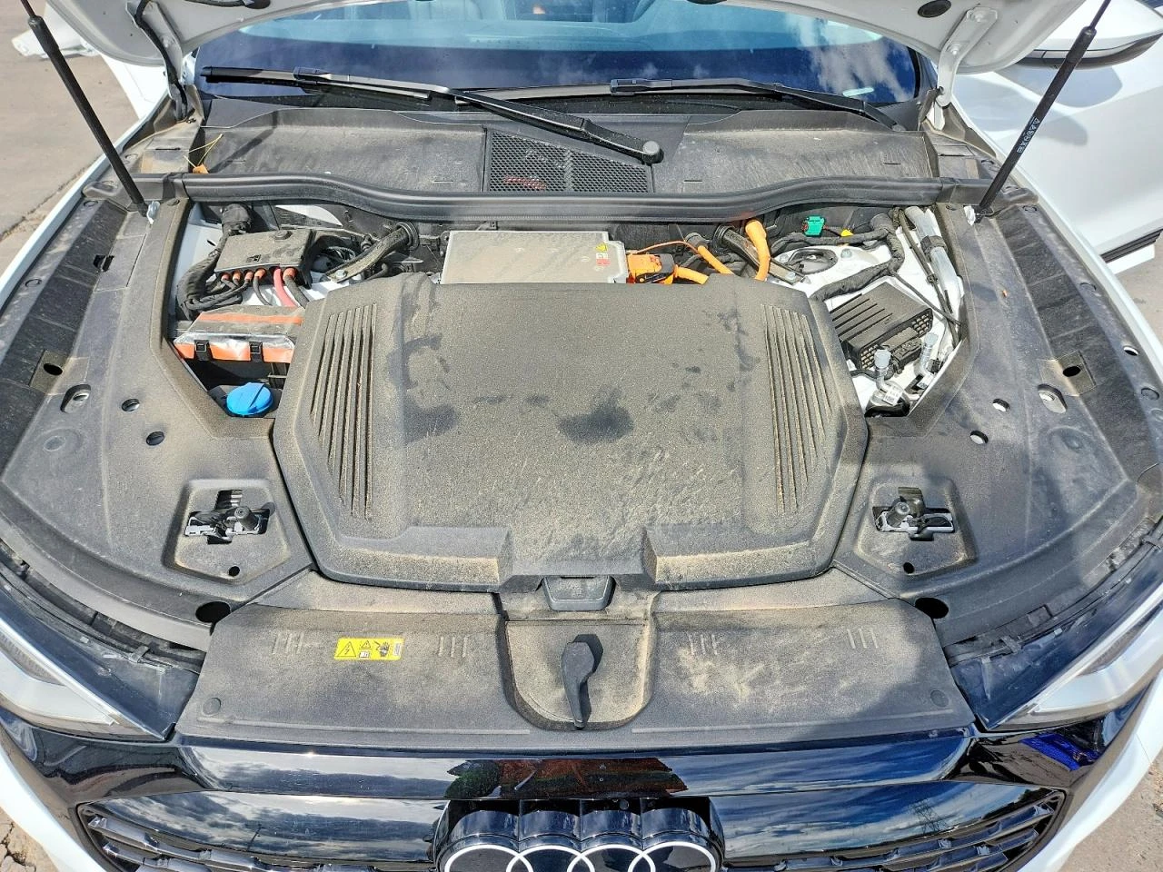 Audi Q8 E-Tron Premium, снимка 12 - Автомобили и джипове - 56618890