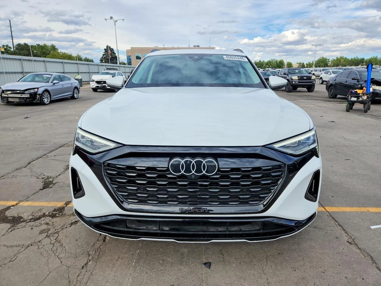 Audi Q8 E-Tron Premium, снимка 5 - Автомобили и джипове - 56618890