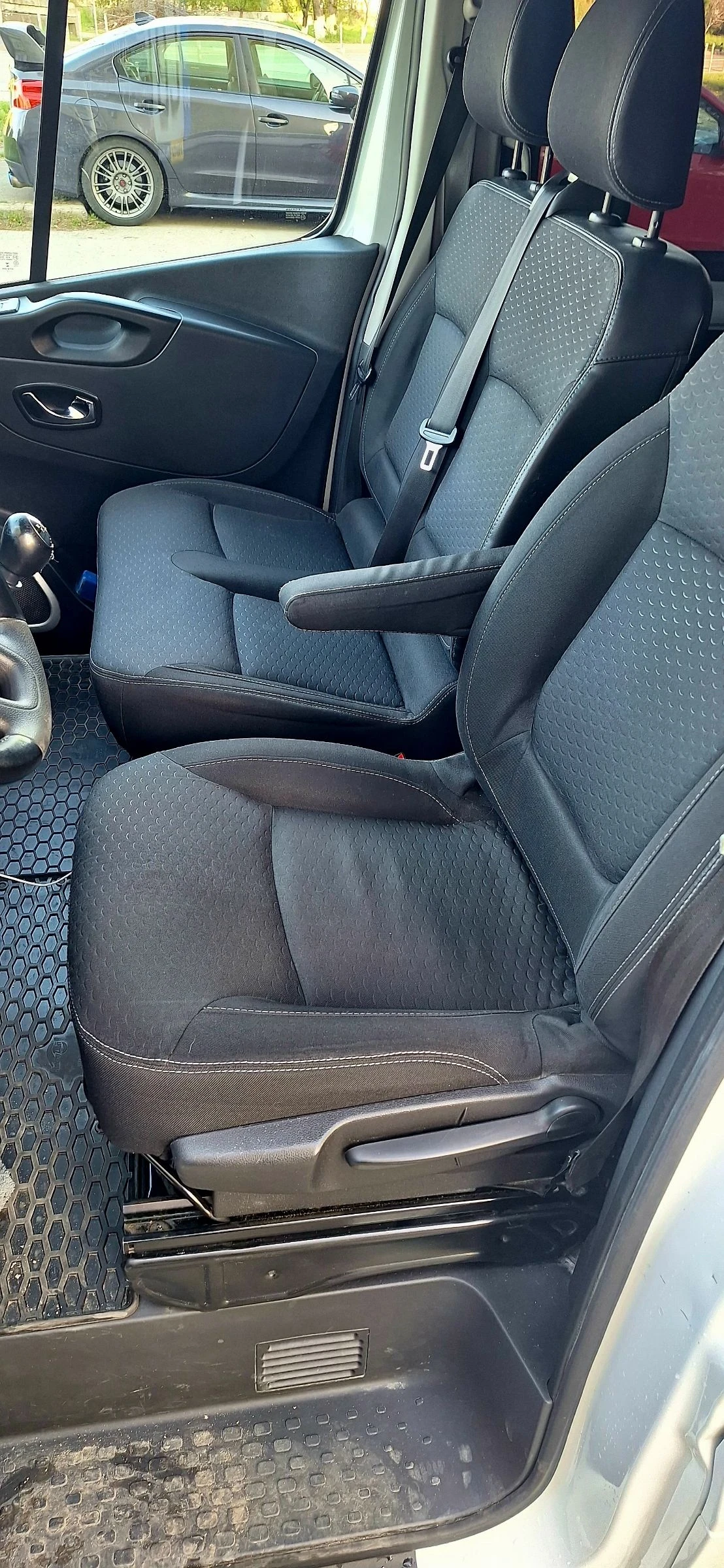 Opel Vivaro 1.6 Bi-turbo - изображение 7