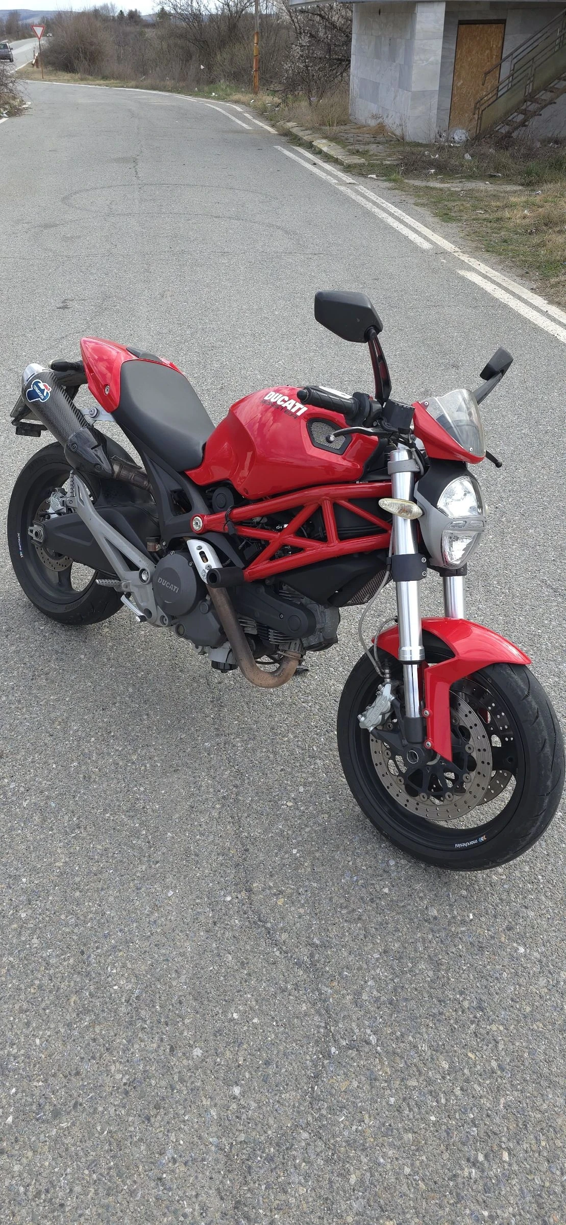 Ducati Monster 696