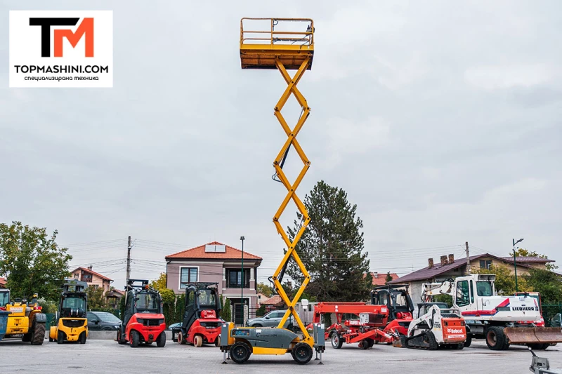 Автовишка Друга марка Ножична вишка Haulotte Compact 12 DX