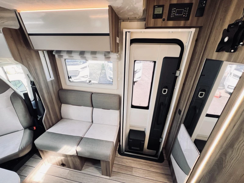 Кемпер ROLLER TEAM Kronos 295 TL mod.2026 KЛИМАТИК WEBASTO, АВТОМAT , снимка 9 - Каравани и кемпери - 51781499