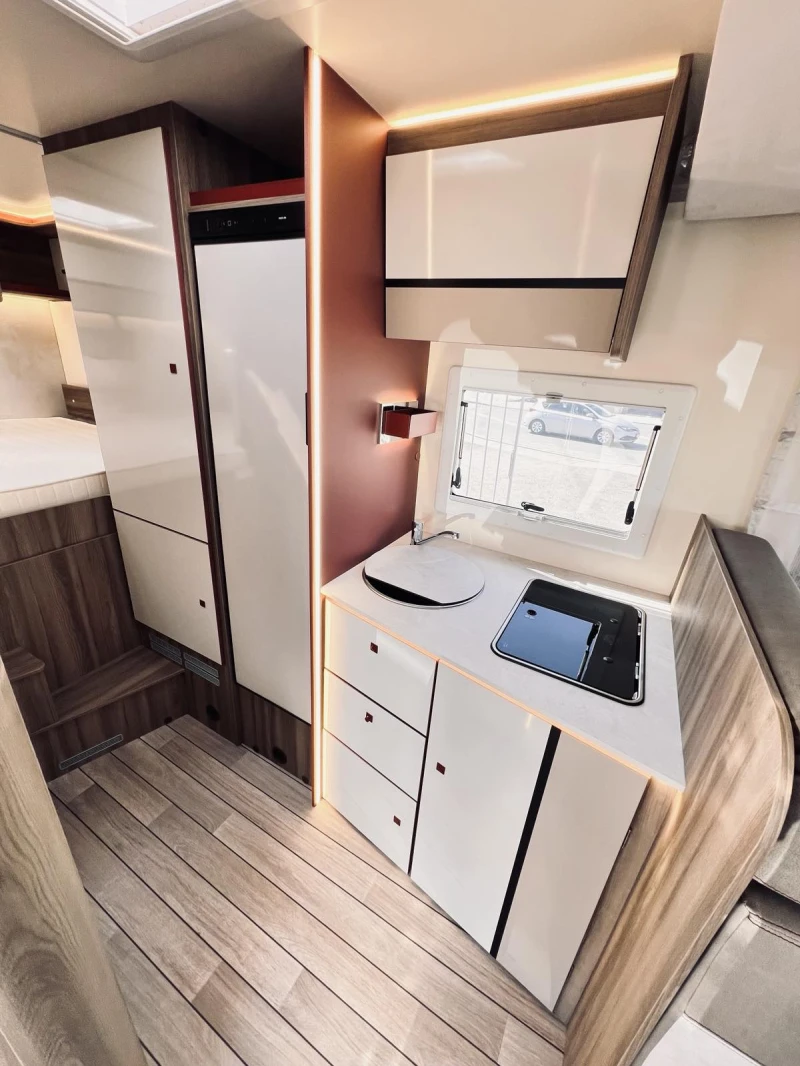 Кемпер ROLLER TEAM Kronos 295 TL mod.2026 KЛИМАТИК WEBASTO, АВТОМAT , снимка 11 - Каравани и кемпери - 51781499