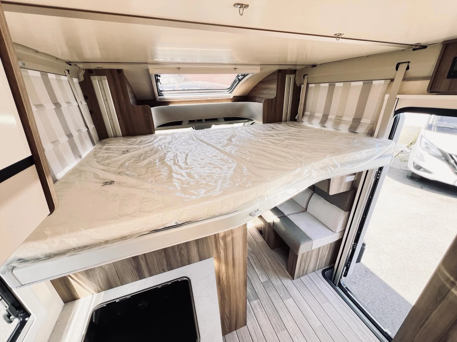  ROLLER TEAM Kronos 295 TL mod.2026 K WEBASTO, AT  | Mobile.bg   14