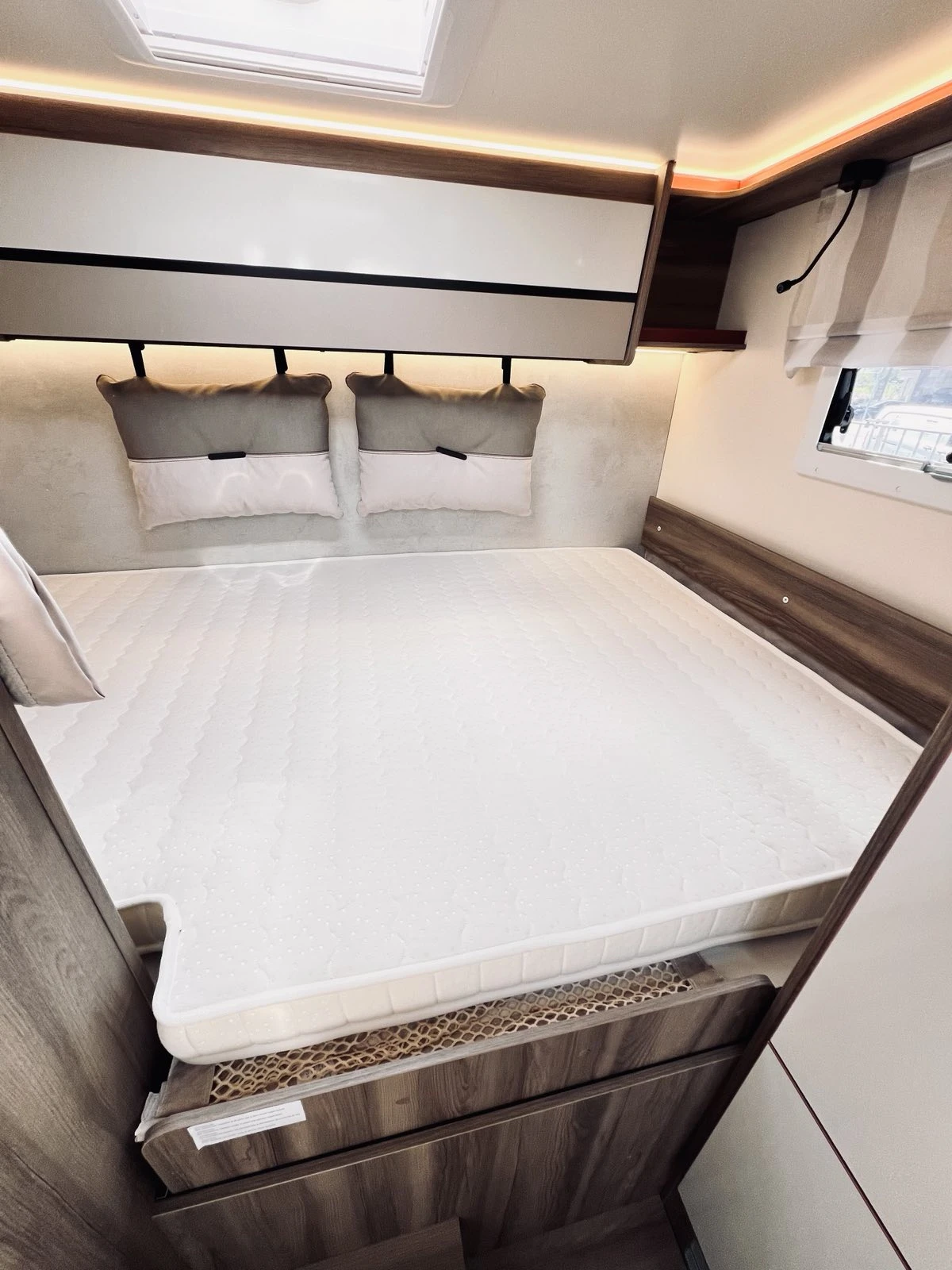  ROLLER TEAM Kronos 295 TL mod.2026 K WEBASTO, AT  | Mobile.bg   12