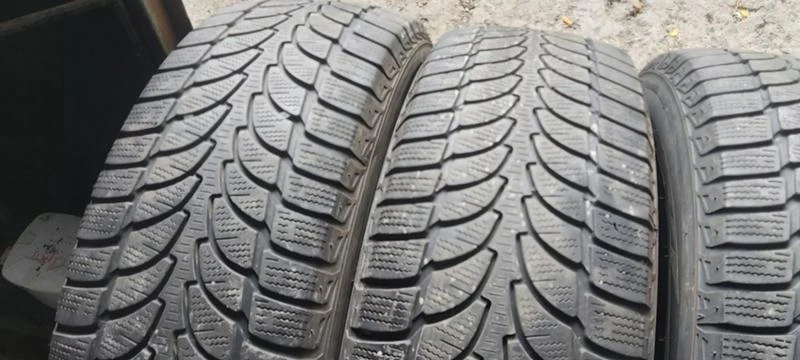 Гуми Зимни 215/70R16, снимка 2 - Гуми и джанти - 35133675