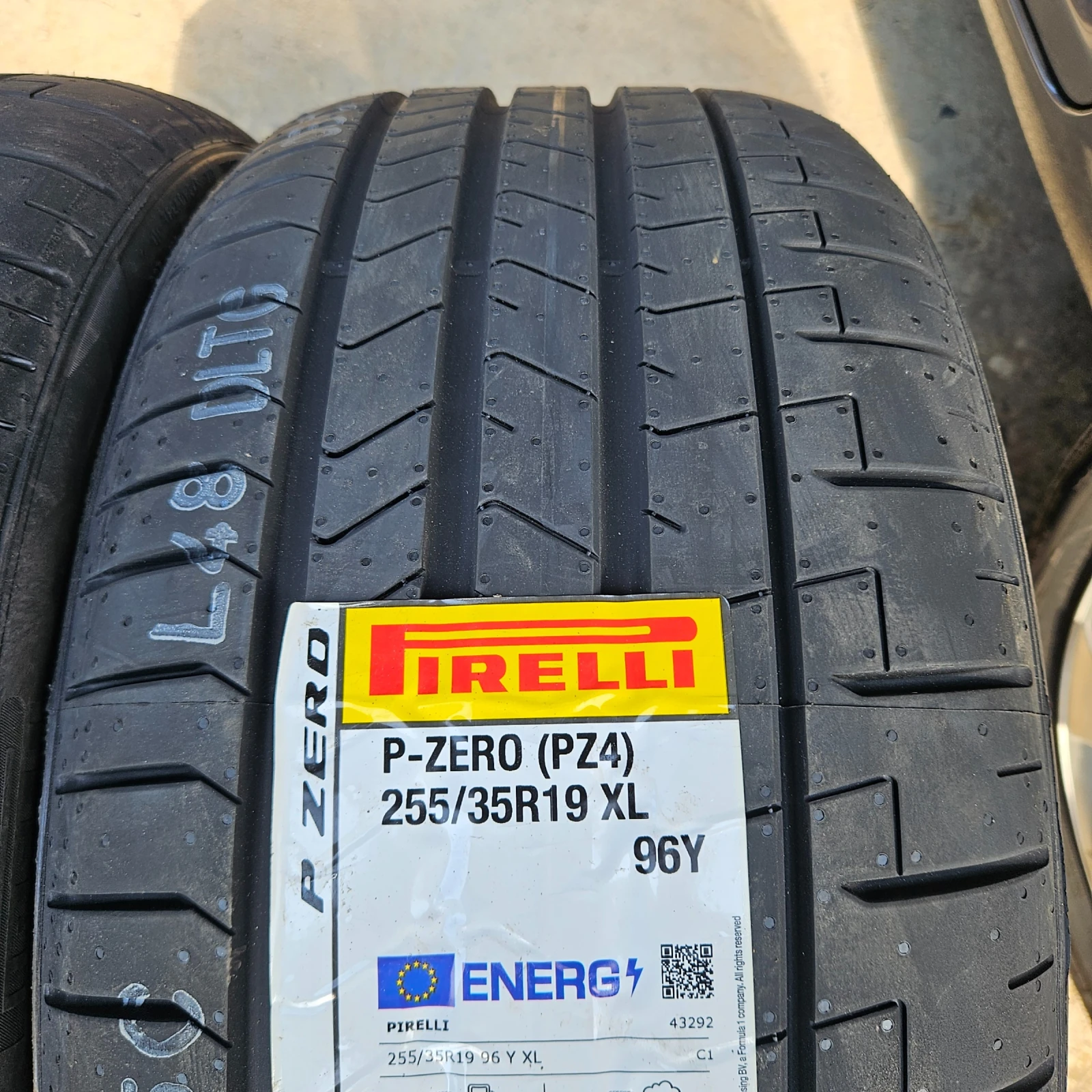 Гуми Летни 255/35R19, снимка 5 - Гуми и джанти - 54785486