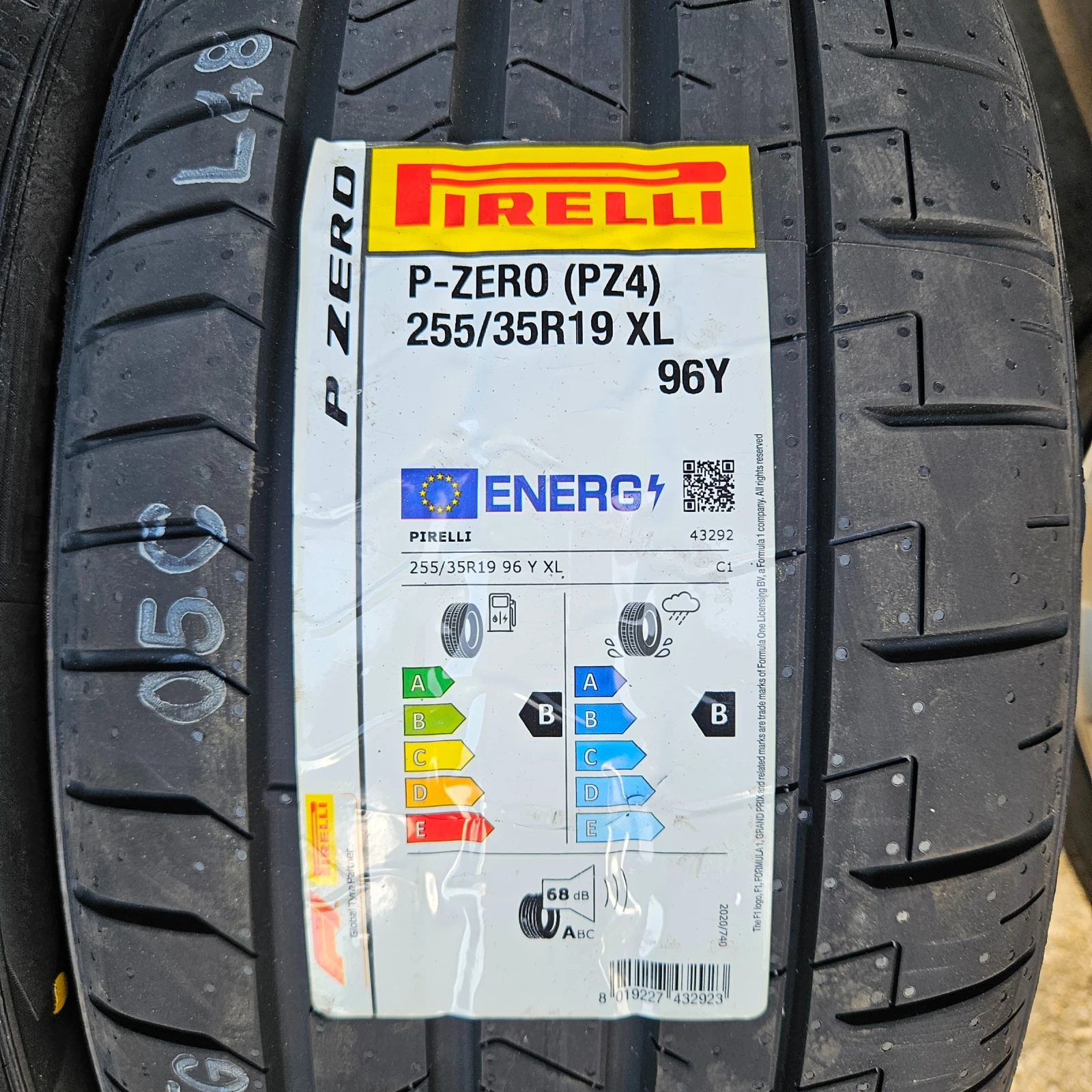 Гуми Летни 255/35R19, снимка 4 - Гуми и джанти - 54785486