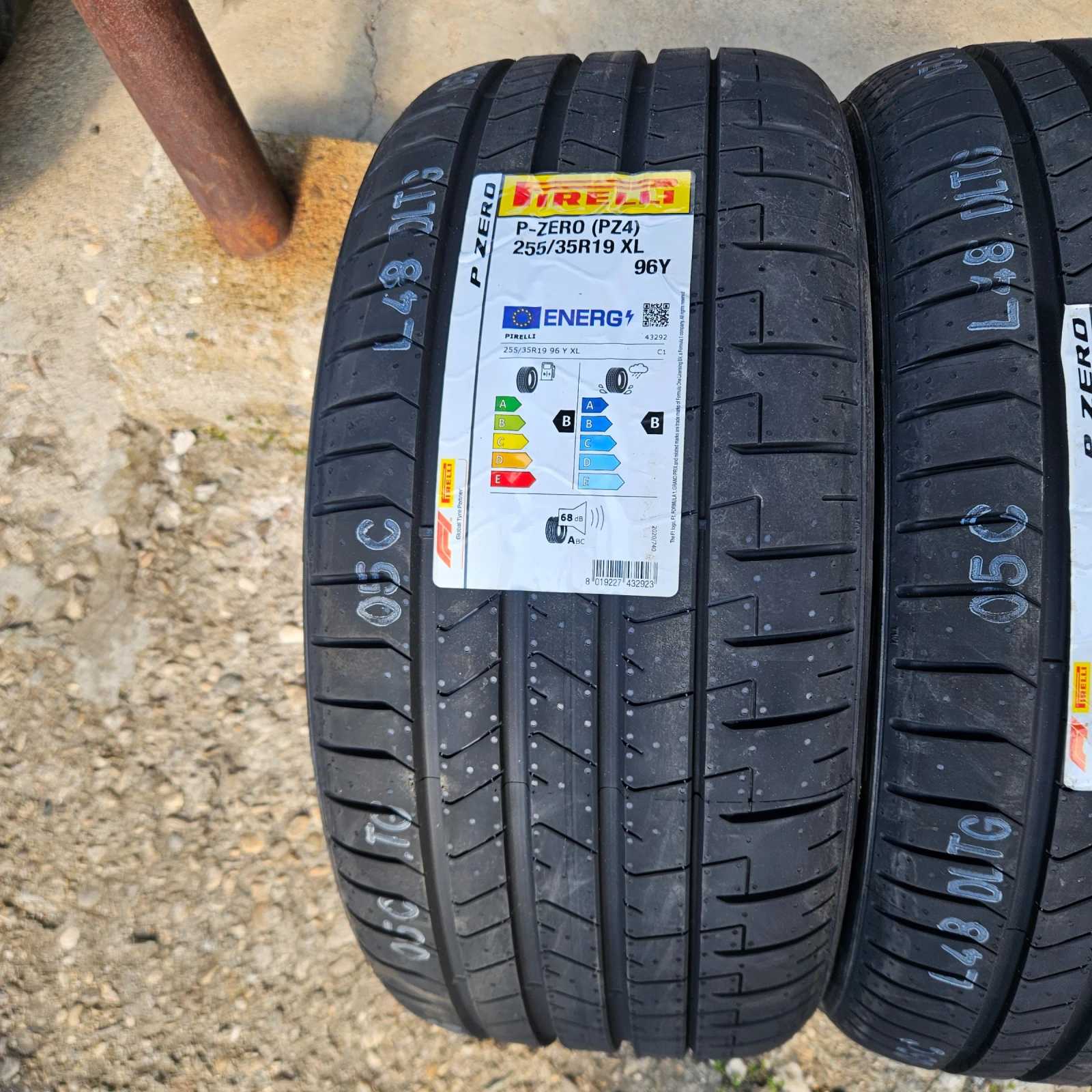 Гуми Летни 255/35R19, снимка 3 - Гуми и джанти - 54785486