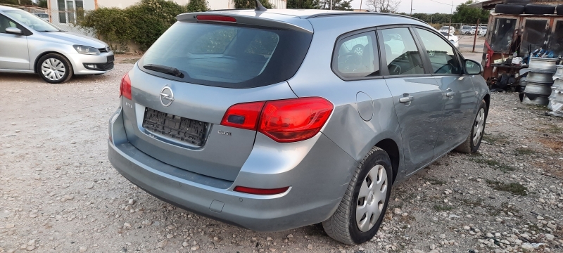 Opel Astra 1.7 CDTI, снимка 4 - Автомобили и джипове - 37446604