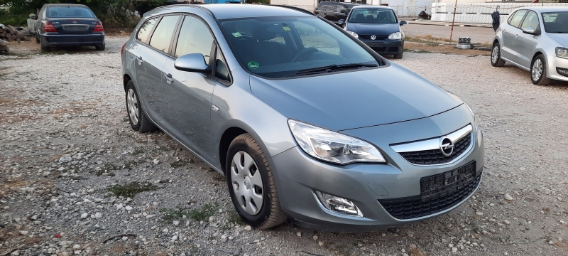 Opel Astra 1.7 CDTI, снимка 3 - Автомобили и джипове - 37446604