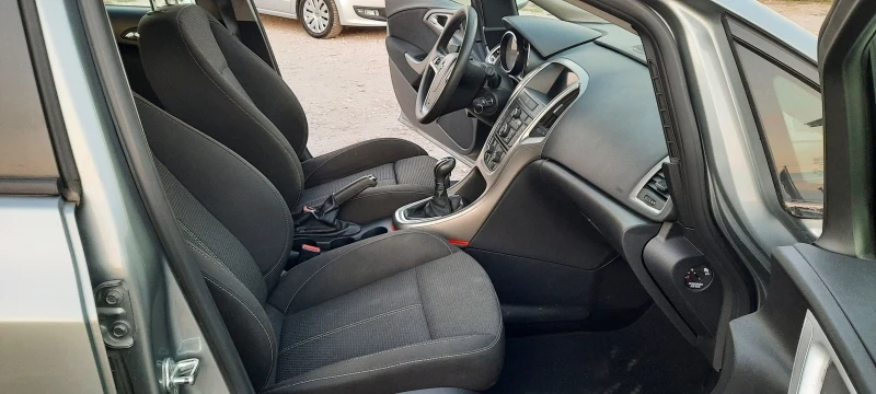 Opel Astra 1.7 CDTI, снимка 9 - Автомобили и джипове - 37446604