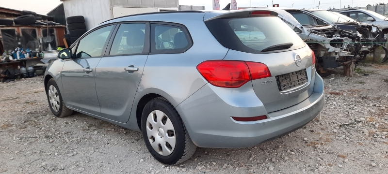 Opel Astra 1.7 CDTI, снимка 5 - Автомобили и джипове - 37446604