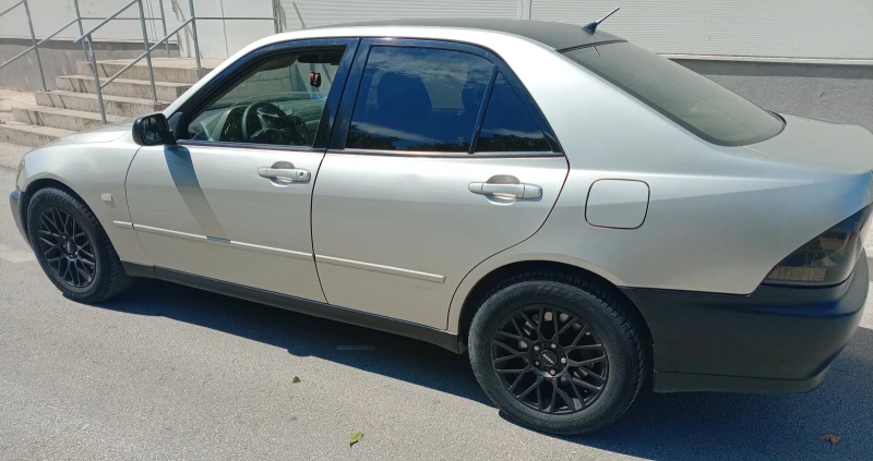 Lexus IS 200 Is200, снимка 2 - Автомобили и джипове - 51111472