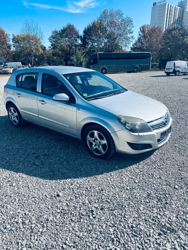 Opel Astra 1.9CDTi, Автоматик, NAVI, вс екстри, Нов внос Герм, снимка 1 - Автомобили и джипове - 47734916