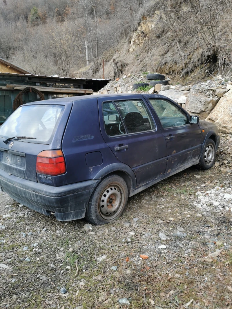 VW Golf 1.6, снимка 3 - Автомобили и джипове - 48984340