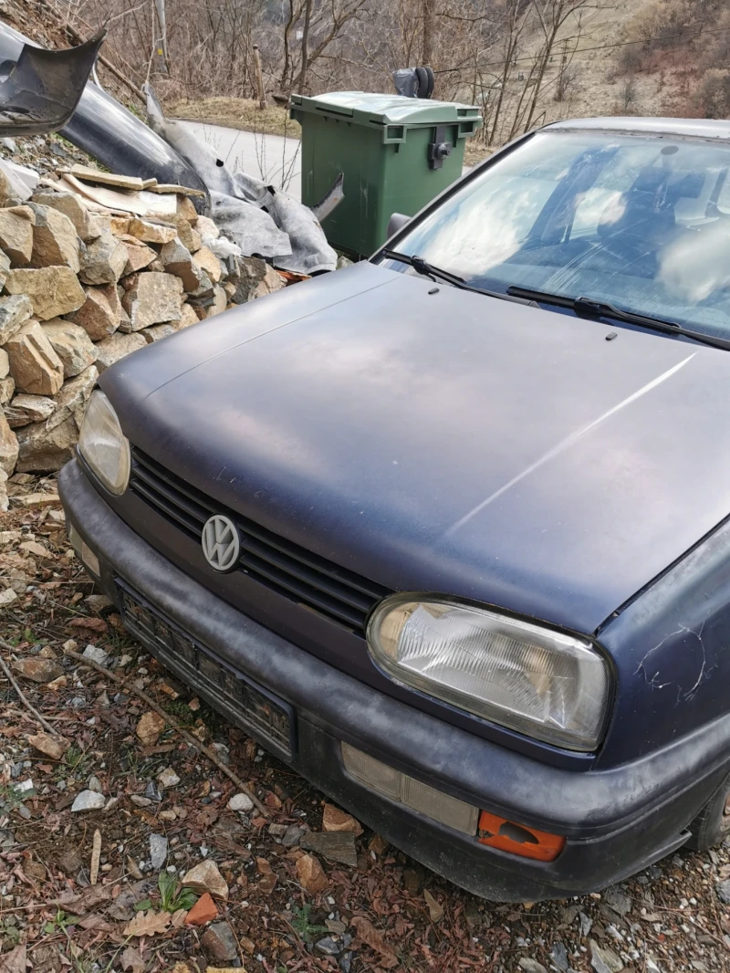 VW Golf 1.6, снимка 1 - Автомобили и джипове - 48984340