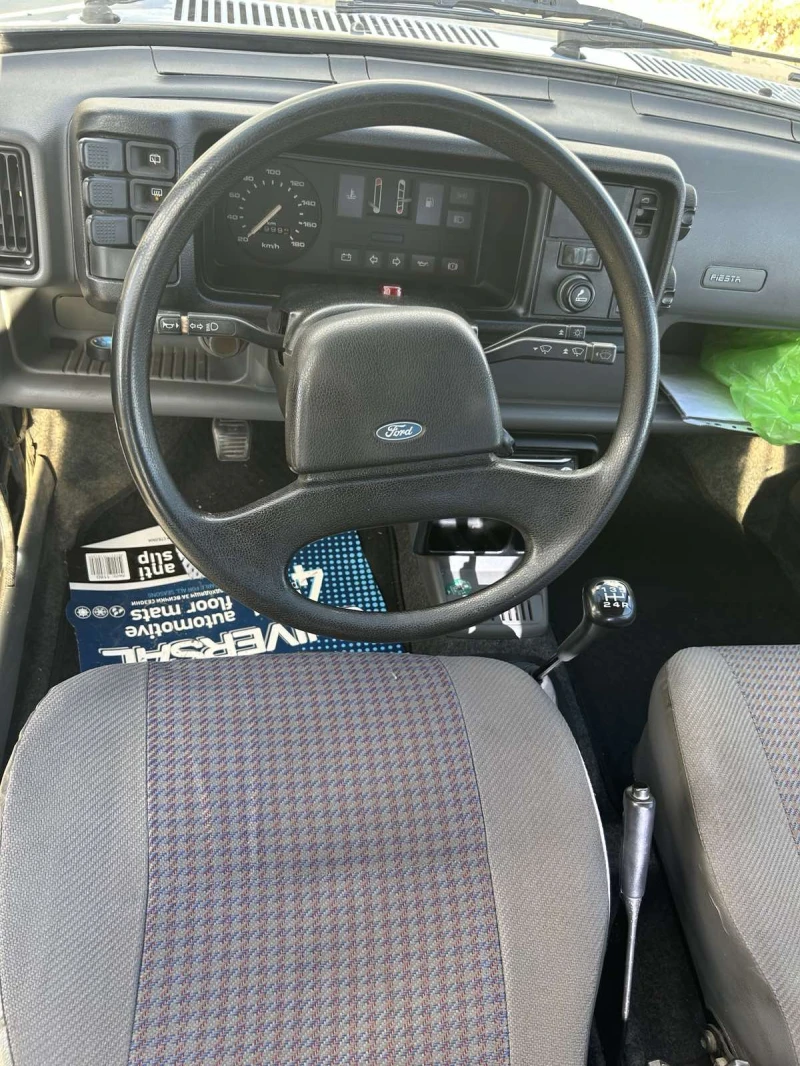 Ford Fiesta 1.1, снимка 8 - Автомобили и джипове - 52927254