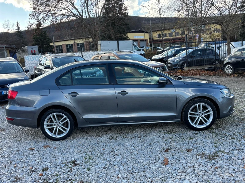 VW Jetta 1.6TDI DSG, снимка 4 - Автомобили и джипове - 52516127