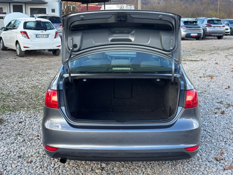 VW Jetta 1.6TDI DSG, снимка 13 - Автомобили и джипове - 52516127