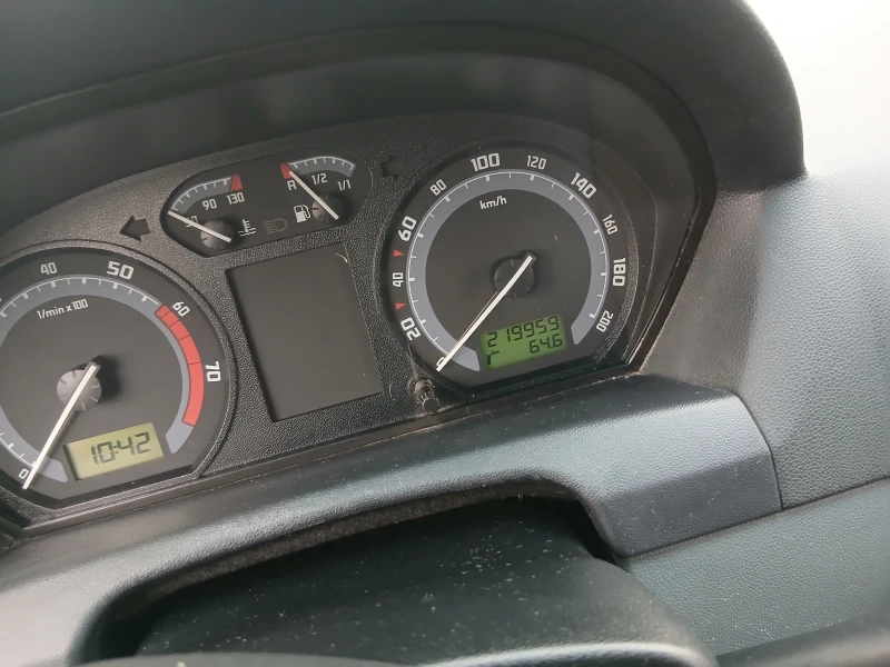 Skoda Fabia, снимка 6 - Автомобили и джипове - 52750451